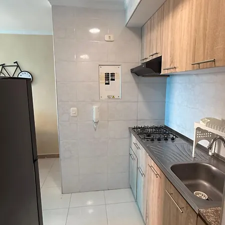 Amoblado En Cerca De La Playa Edif Torre Primi Apartamento